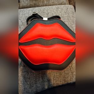 Lip purse